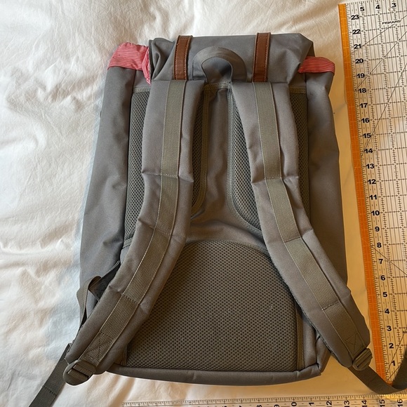 Herschel Backpack - Picture 2 of 7
